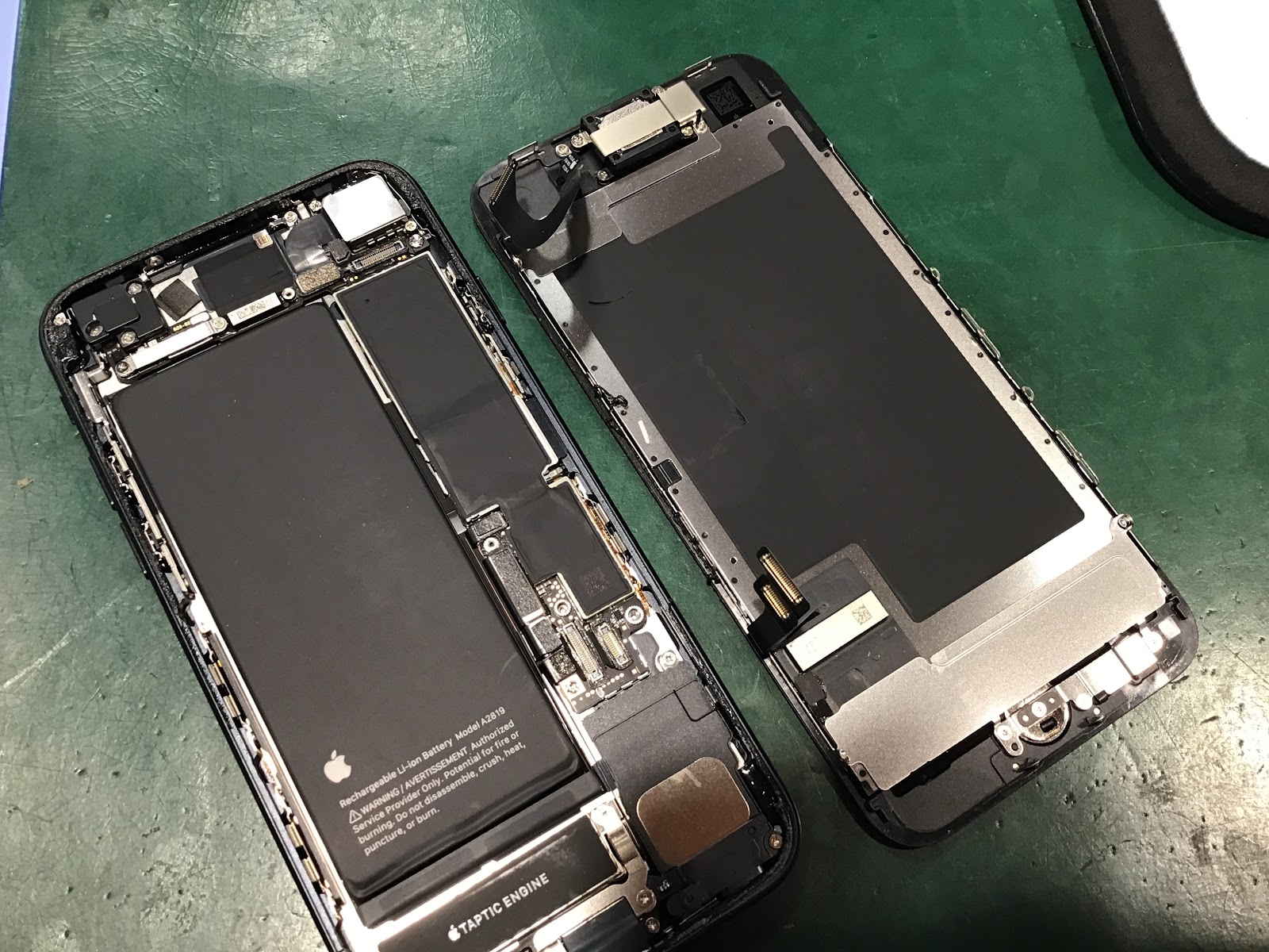 iPhoneSE(第3世代)のバッテリー交換ならデータそのまま修理可能なスマホ修理工房秋津店へ！